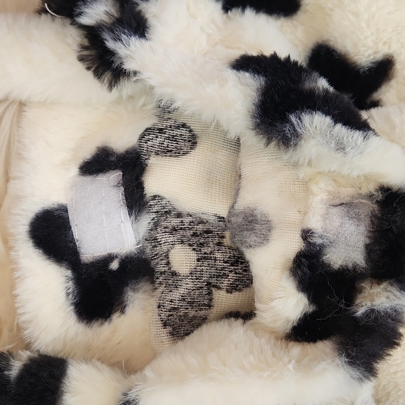 Black & White Floral Fuzzy Tote Bag - Picture 2 of 3